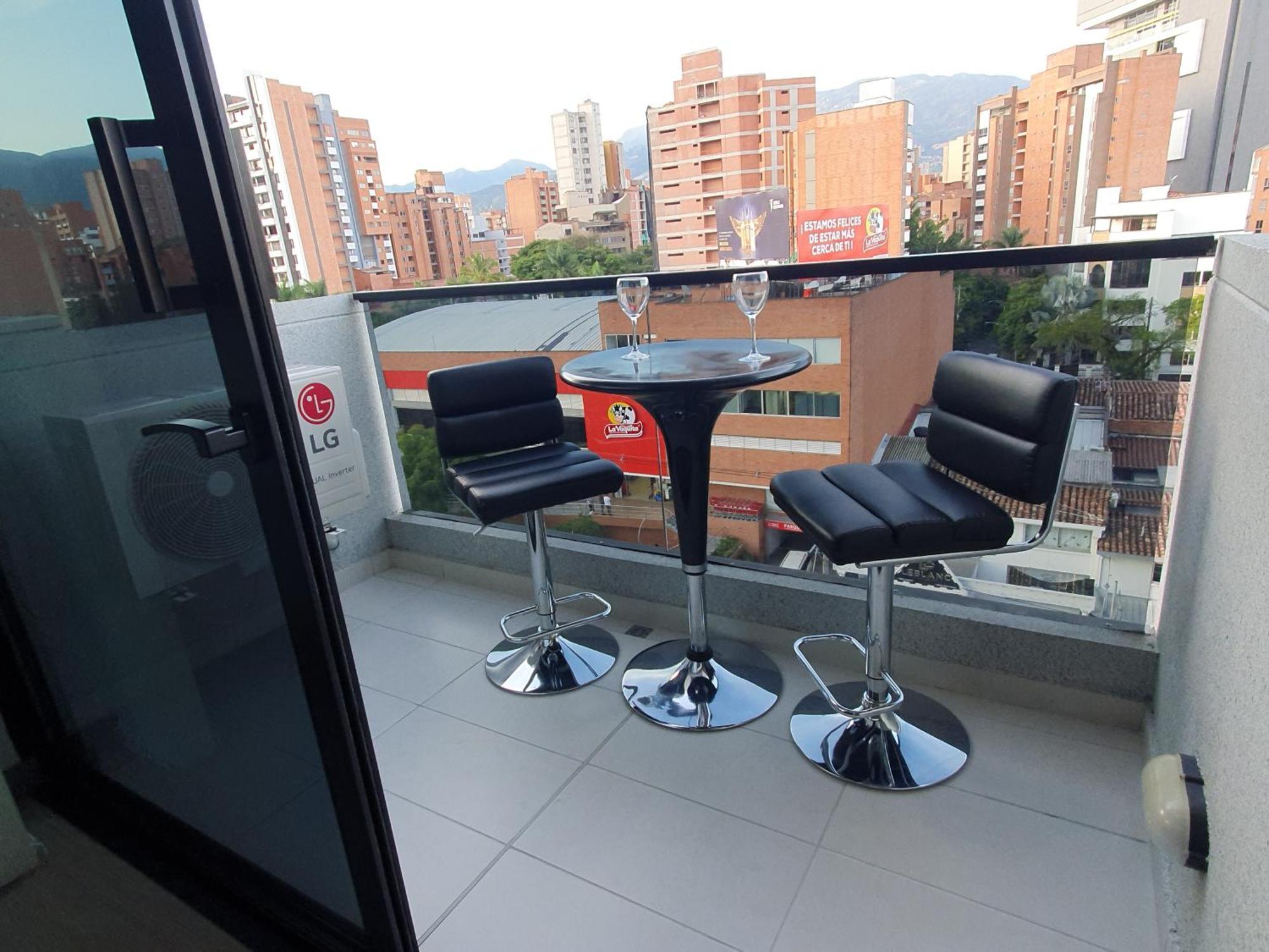 Apartamento Tres33 #707 7th Heaven-views, King Bed, Wifi, Desk