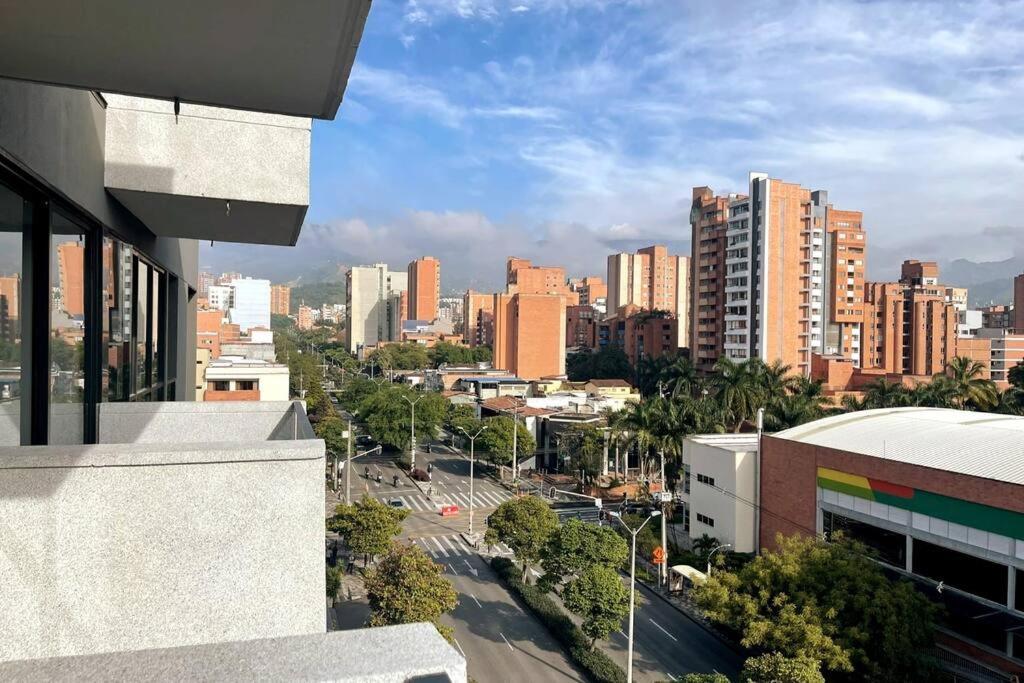 Tres33 #707 7th Heaven-views, King Bed, Wifi, Desk Apartamento Medellín